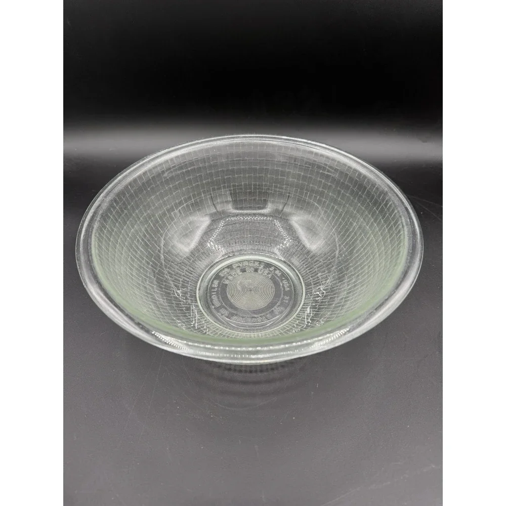 ❄️✨ Vintage Pyrex Frosted Basket‑Weave Textured Bowl – Ovenware – 1960s–1980s